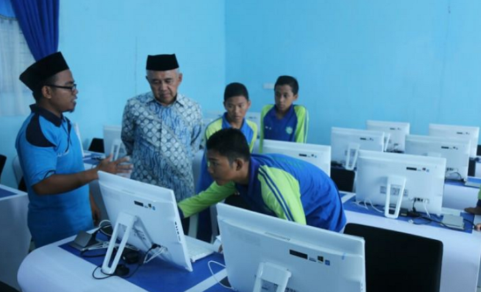 Ke Rohul, Gubri Tinjau SMP Islam Teknologi Pasir Pengaraian