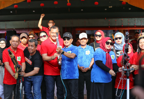 Bupati Asmar Buka Festival Perang Air (Cian Cui) Perayaan Imlek 2576