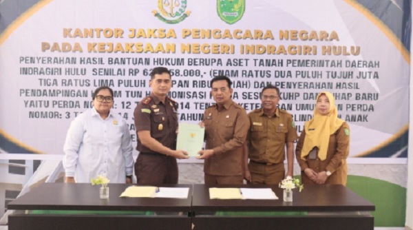 Kejari Inhu Serahkan Aset Daerah Senilai Rp627 Juta Kepada Pemda