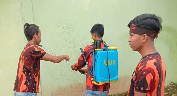 Pemuda Pancasila Kuansing 'Geber'  Mesjid Musolla Di Pucuk Rantau dengan Desinfektan