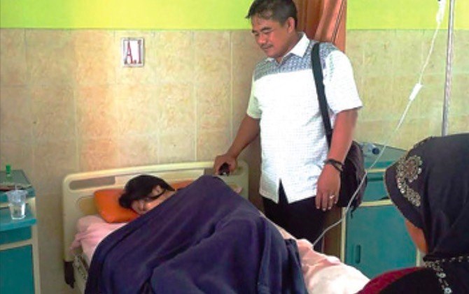 OMG... Usai Mabuk Bareng Polisi, Siswi SMA Cantik Ini Dibuang di Kandang Sapi