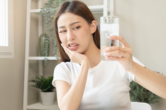 Benarkah Minum Air Es Saat Haid Menyebabkan Kista?
