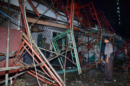 Polsek Senapelan Selidiki Faktor Lain Penyebab Robohnya Scaffolding Tangram Hotel