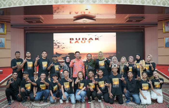 Bupati Rohil Afrizal Sintong Nobar Pemutaran Perdana Film Budak Laut