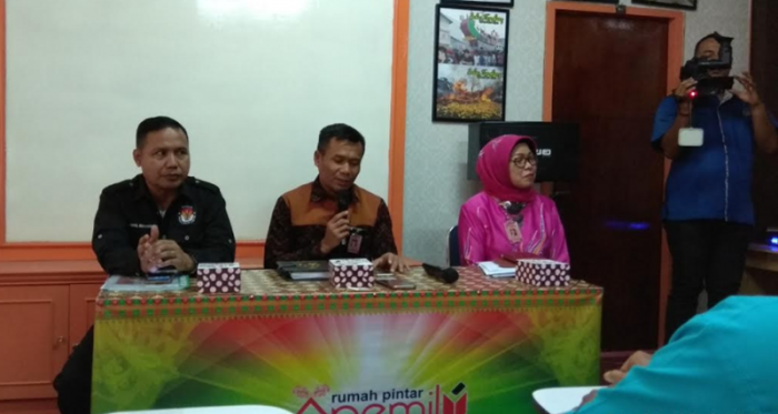MAAF...Debat Pilgubri Nanti Malam, KPU Riau Tidak Sediakan Layar Monitor di Luar Lokasi Acara
