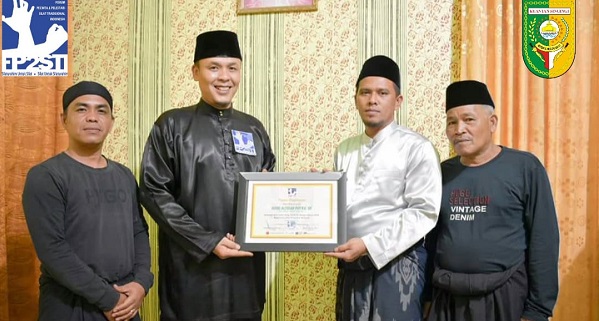 FP2STI Riau Berikan Penghargaan Pada Romi, Atas Dedikasi Pengembangan Silat Tradisional Kuansing