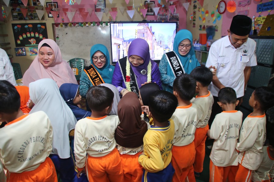 Bunda PAUD Inhil Tinjau Langsung Lingkungan Belajar TK Pertiwi 3 di Desa Bagan Jaya