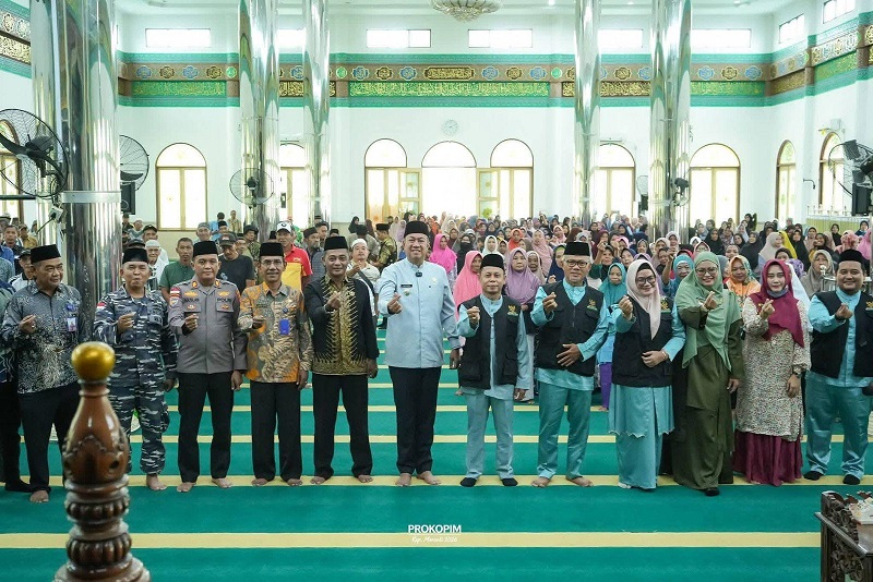 2.015 Mustahik di Meranti Terima Bantuan Zakat