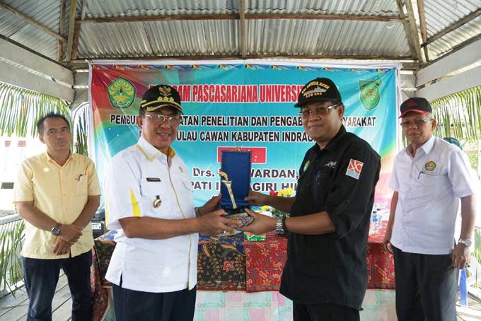 HM Wardan Buka Penelitian dan Pengabdian Masyarakat UR di Desa Pulau Cawan