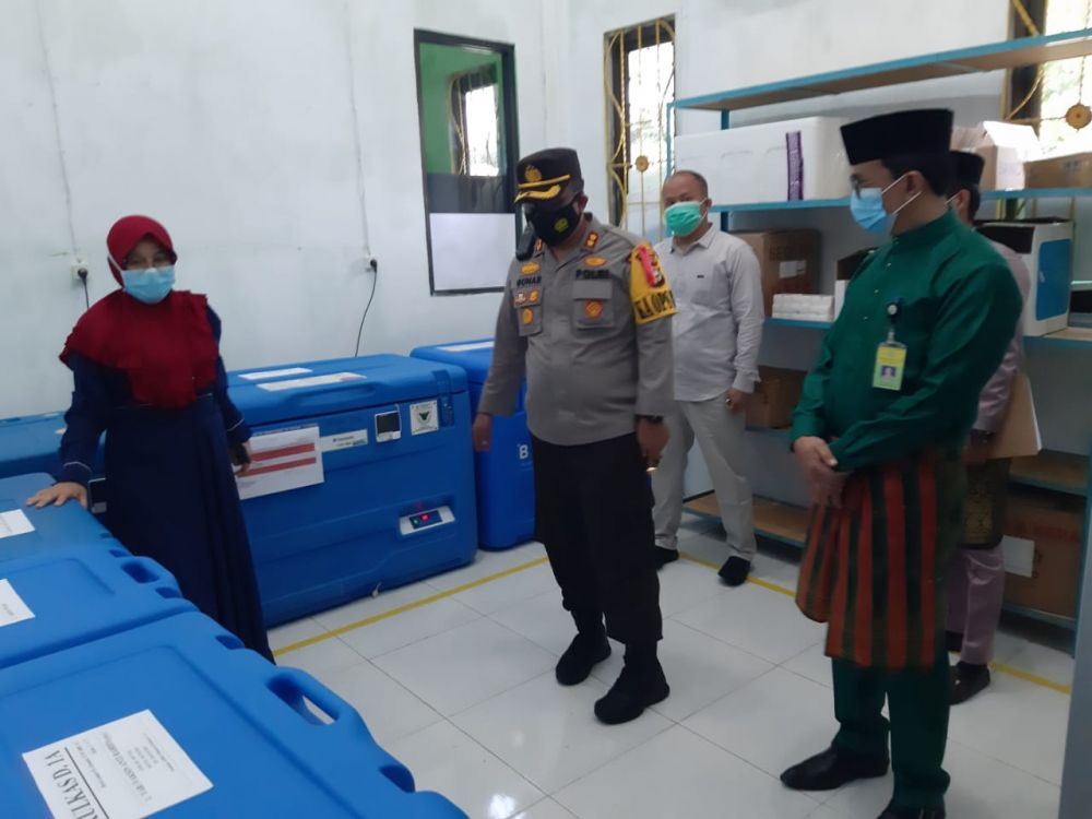 Pastikan Vaksin Corona Aman, Kapolres Siak Kunjungi UPTD Instalasi Farmasi dan Logistik