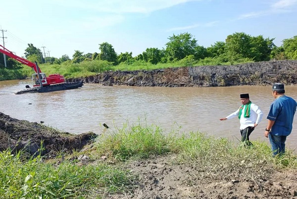 Antisipasi Banjir, Dinas PUPR Pelalawan Lakukan Normalisasi Sungai Kerinci