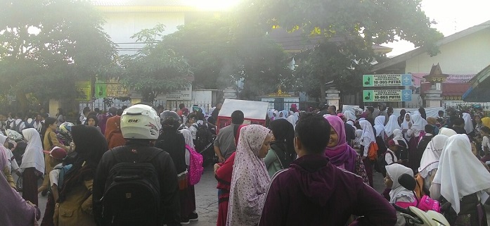 Anak Tempatan tak Diterima, Pagar SDN 78 dan SDN 90 Pekanbaru Digembok