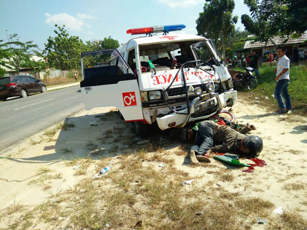 Laga  Kambing di Sungai Pinang, Pelajar Terseret 6 Meter dan Tewas Menghantam Mobil Ambulans