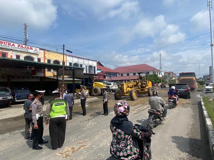 Atasi Kerusakan Jalan di Rokan Hulu, Dinas PUPR, Dishub dan Polres Rohul Turun Lapangan.