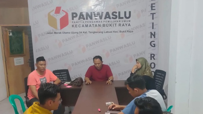 Tidak Terfasilitasi oleh Sekretariat, Kerja Panwascam Bukit Raya Tetap Berjalan