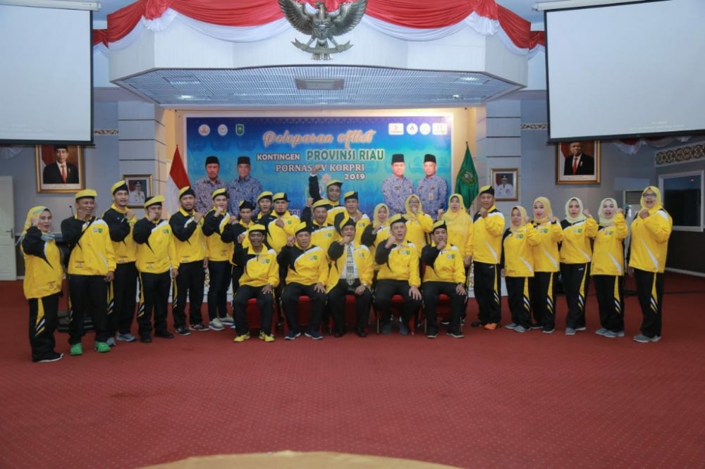 Pj Sekdaprov Lepas Kontingen Pornas Korpri Riau ke Bangka Belitung