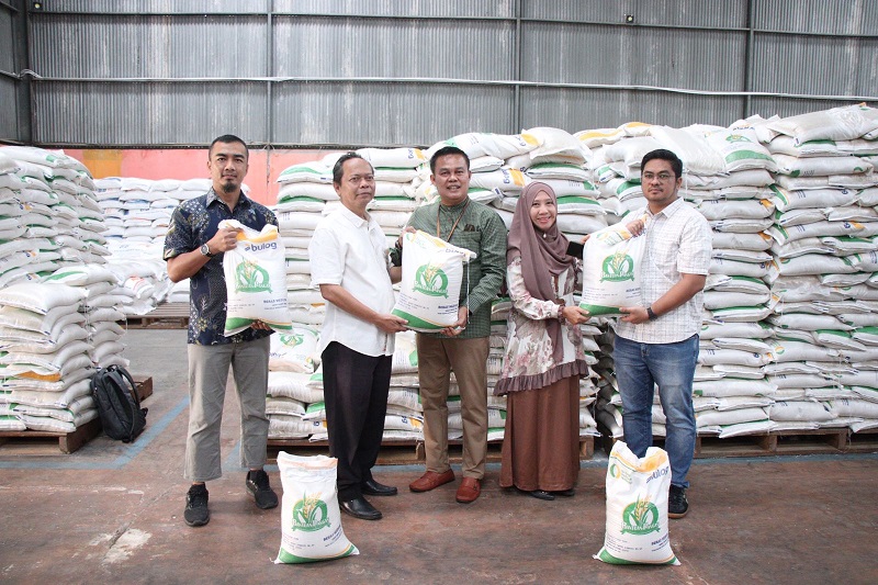 Jelang Penyaluran Periode Oktober, Kepala DKP Monitoring Beras di Gudang Bulog