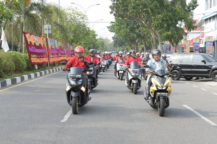 Kampanyekan Safety Riding, Menhub Bersama Gubri Pakai Motor Sisir Jalan Protokol Pekanbaru