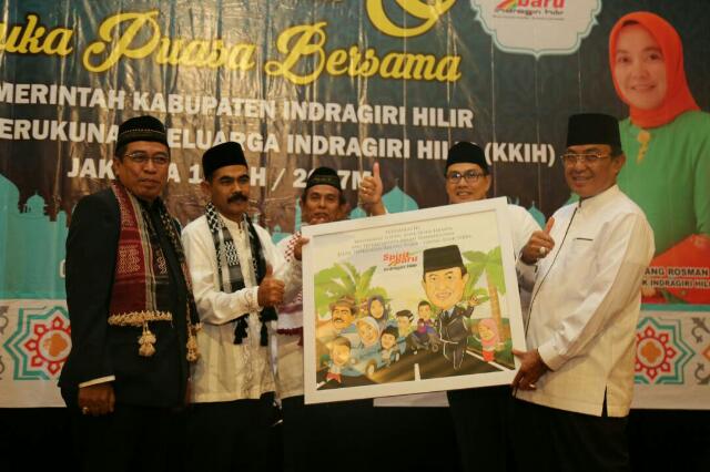 Buka Puasa Bersama KKIH Jakarta, Bupati Minta Jangan Lupakan Inhil