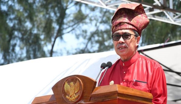 Ada Apa, Gubernur Syamsuar Minta Manajemen  Bank Riau Tingkatkan Kinerja