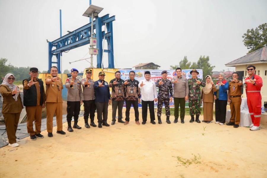 Perkuat Mitigasi Bencana, Wawako Sugiyarto Resmikan EWS Pemantauan Tinggi Air dan Aksi Tanam Mangrove