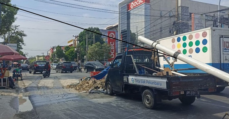 SF Hariyanto Meradang, PDAM Tirta Siak Gali Jalan Yang Baru Diaspal Pemprov di Ahmad Yani: Perbaiki Kembali!
