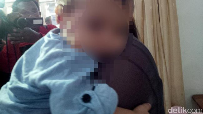 YA TUHAN...TEGA...Ibu dan Anak Warga Parit Indah Dipukuli, Disundut Rokok dan Dihantukkan ke Terali