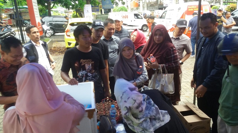 Pasar Murah Sembako Disketapang di Acara 'Bang Uun Menyapa' Diserbu Warga