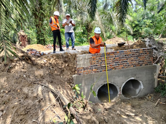 Pemkab Kampar Dukung Pembangunan  Jalan Produksi Pertanian