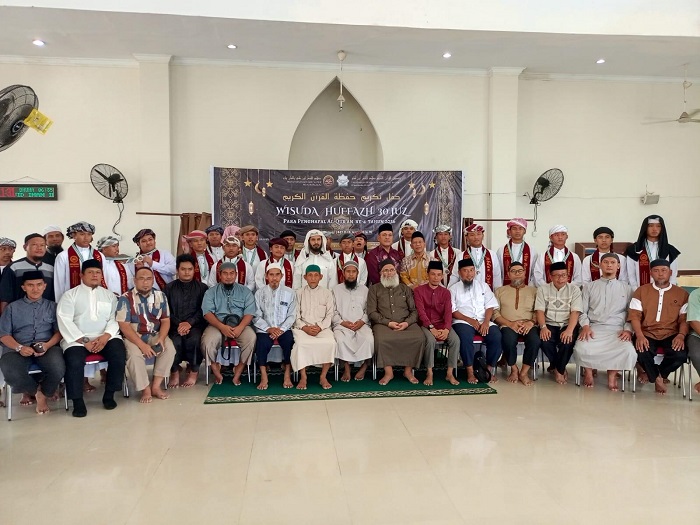 BARAKLLAH... Ponpes  Imam Ibnu Katsir Rumbai Wisuda Huffaz 30 Juz