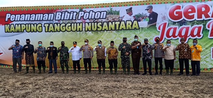 Kapolda Launching Gerakan Jaga Kampung Polda Riau di Kawasan SPN Desa Kualu Nenas
