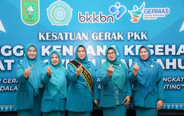 Rasidah Alfedri Dilantik Menjadi Bunda Asuh Anak Stunting