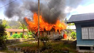 Ditingggal Kerja, Rumah Warga Teluk Latak Ludes Terbakar