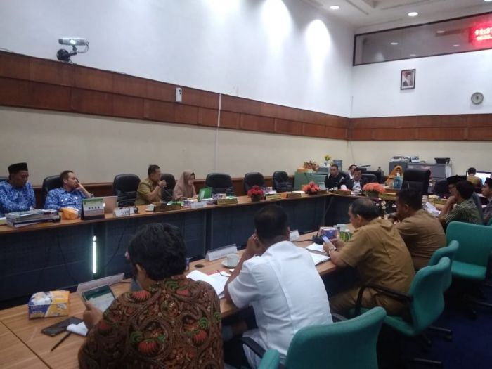 Tak Beri Manfaat Bagi Masyarakat, LAM Inhu Adukan Empat Perusahaan ke DPRD Riau