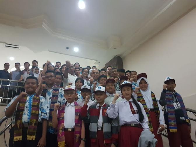 Berjumlah 57 Orang, Gubri Lepas Kontingen OSN Riau dengan Doa Kemenangan