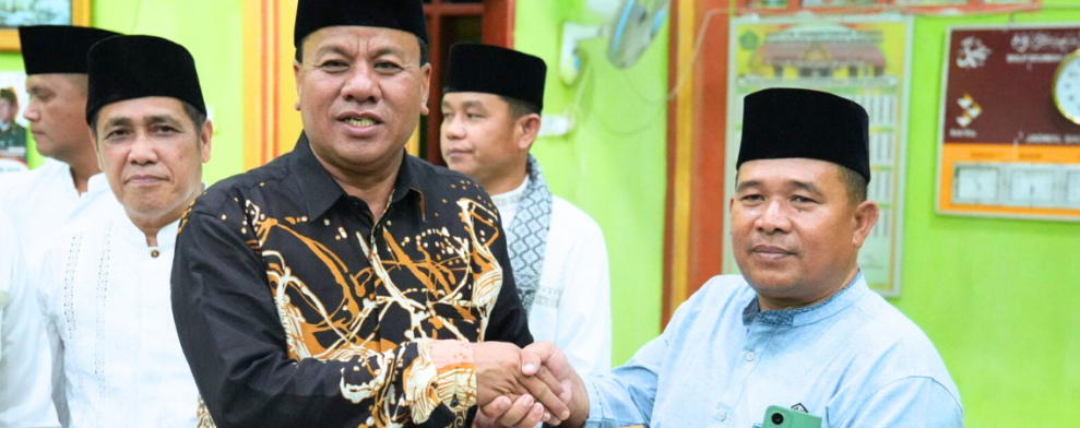 Bupati Kuansing dan Danrem 031 Wirabima Lakukan Safari Ramadan di Pulau Kijang Kuantan Hilir