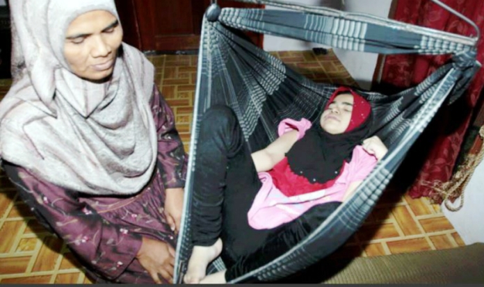 Sudah Berumur 20 Tahun, Tingkah Laku Wanita Ini Seperti Bayi