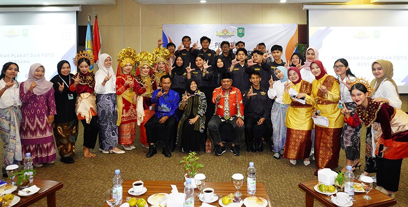 Bupati Siak Alfedri Lantik Permaisuri di Bandung