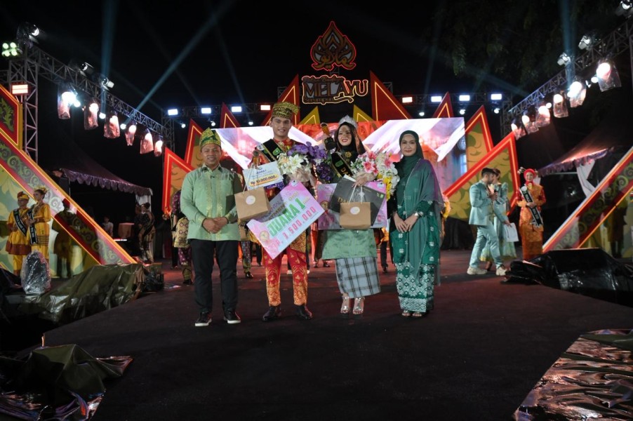 Mahasiswa Fakultas Hukum UIR, Sukses dinobatkan sebagai Bujang Riau 2025