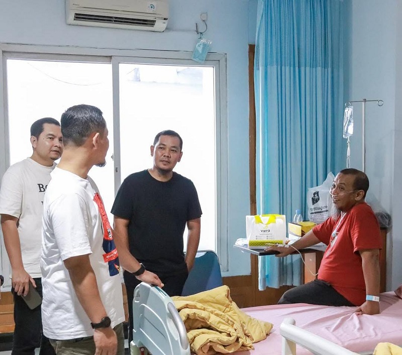 Agung  Jenguk Korban Tabrak Lari di Depan Purna MTQ