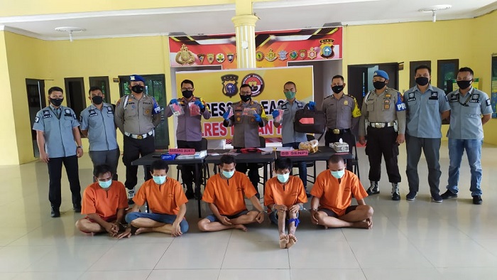 Dorrr! Lima Pelaku Curas Ditangkap Polres Rohil, Satu Dilumpuhkan dengan Timah Panas    