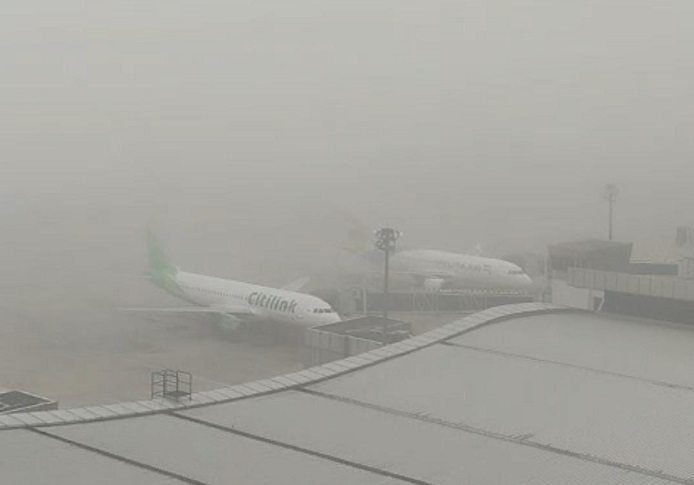 Jarak Pandang di Bandara Pekanbaru Hanya 100 Meter