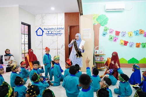 Bunda PAUD Riau Resmikan TK Azalia, Ajak Anak Belajar Sambil Bermain