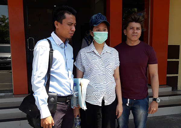 SINTING...Driver GrabCar Onani di Depan Penumpangnya Seorang Guru SD yang Lagi Hamil