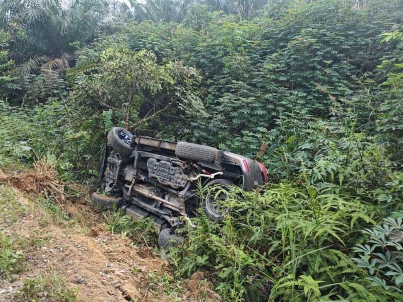 Aksi Kejar-kejaran, Fortuner Pengedar Sabu Terbalik di Rokan Hilir