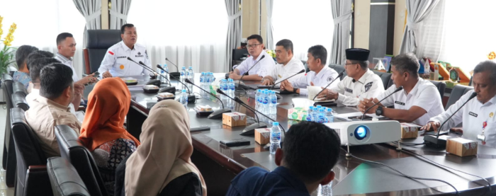 KPU dan Bawaslu Kuansing Kembalikan Silpa Hibah Pilkada Rp5,8 Miliar ke Kas Daerah