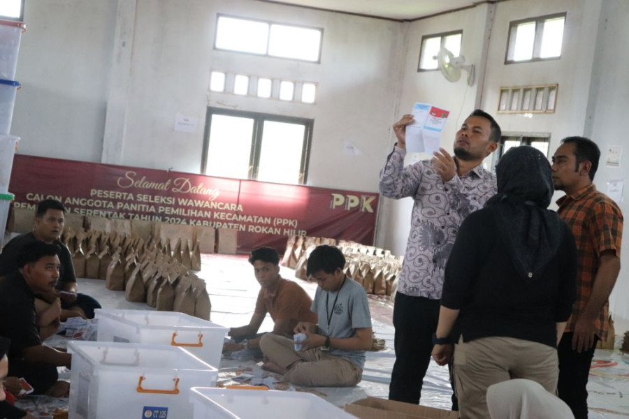 KPU Kabupaten dan Kota di Riau Mulai Lakukan Penyortiran dan Pelipatan Kertas Suara