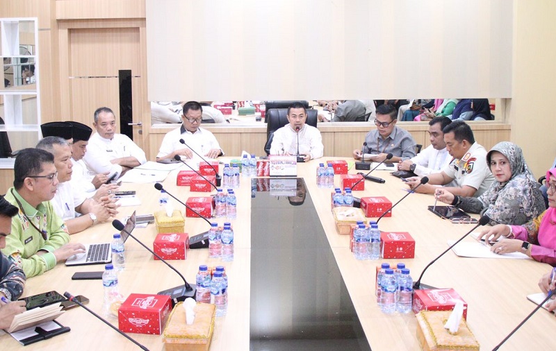 Pj Wali Kota Pimpin Rapat Persiapan Pemberian Makan Siang B2SA  Gratis Bagi Siswa SD dan SMP