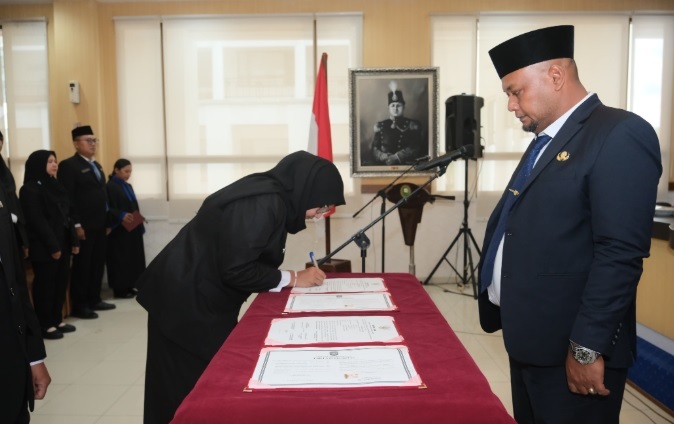 Wabup Siak Lantik Delapan Pejabat Fungsional di DLHK dan  Inspektorat