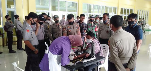 Jelang HUT Bhayangkara ke-74, Polres Kuansing Galang Donor Darah dan Bagikan 1,41 Ton Beras